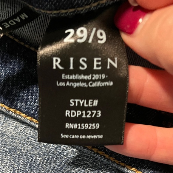 Risen, NWT, High Rise, Distressed, Relaxed fit, skinny Medium Wash Women's Jeans - Picture 4 of 5